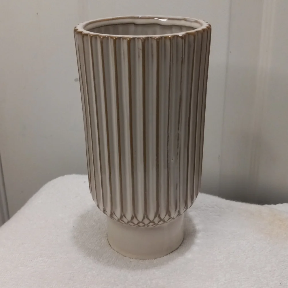 Cream Textured Vase 8